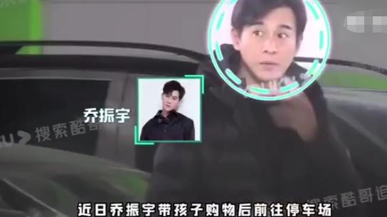 刘宇宁|乔振宁带两个孩子购物，在停车场抽烟随地丢烟头，引发网友热议