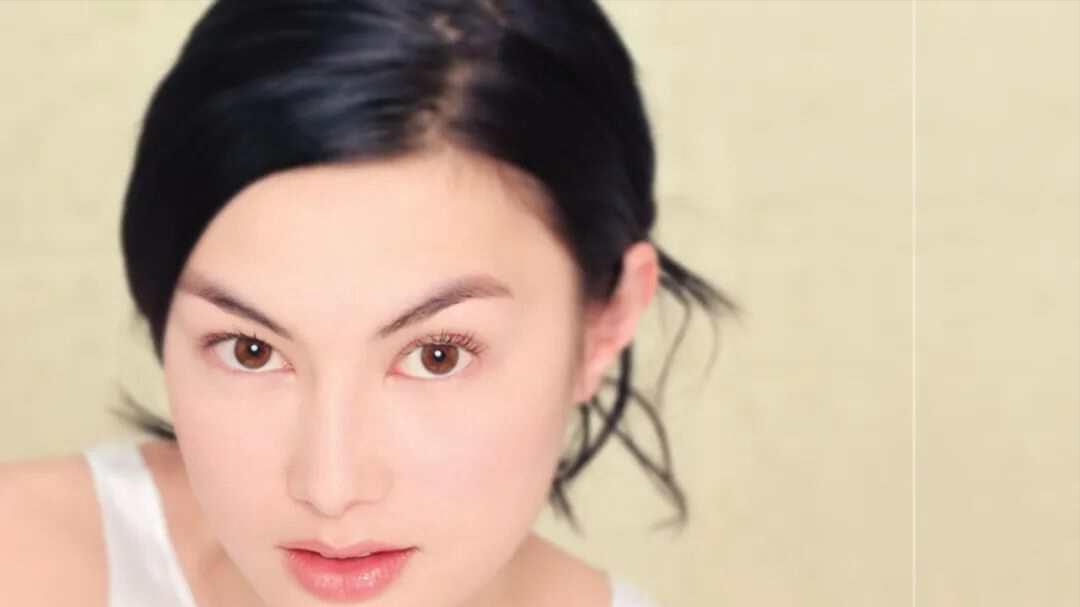 45岁玉兰油女孩被嘲“发腮”，我却觉得“中年发福”的她更有味道?