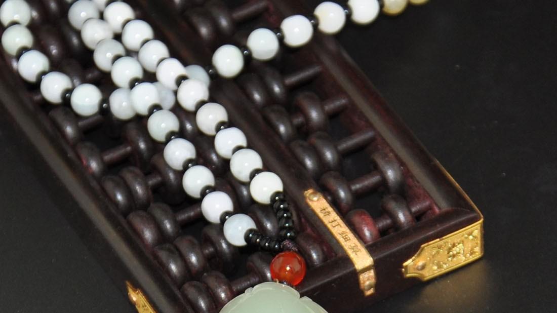 翡翠工艺的魔力：如何赋予宝石以生命与灵魂