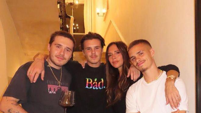 贝嫂晒出贝克汉姆合家团聚，爱心满满！哪个儿子最像老爸？