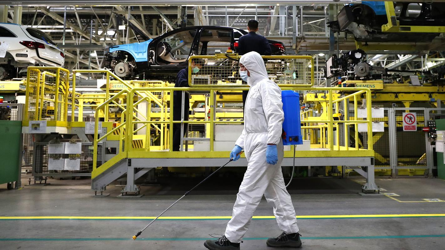 工人|外资工厂招聘工人抢着去，国内工厂反而招工难！两者到底有何区别