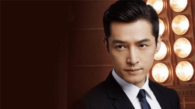 胡歌|胡歌宣布结婚生女，老婆疑是身边助理，唐嫣袁弘等好友送祝福