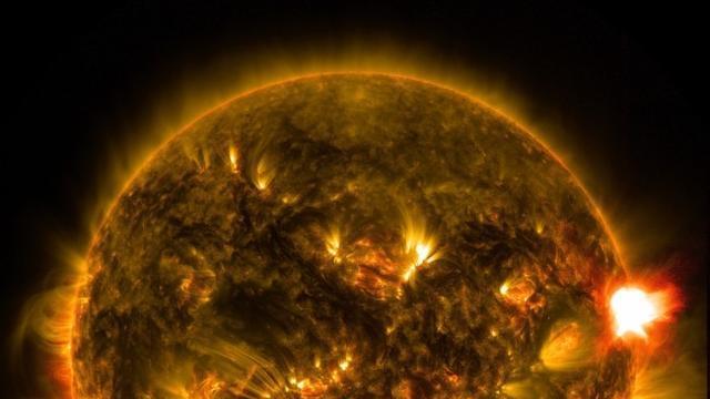 异常活跃！太阳4天内爆发两次X级耀斑：将转向地球，有啥影响？