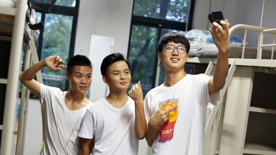 00后|00后大学生无欲无求，找工作也不紧不慢，自己开心却愁坏了家长