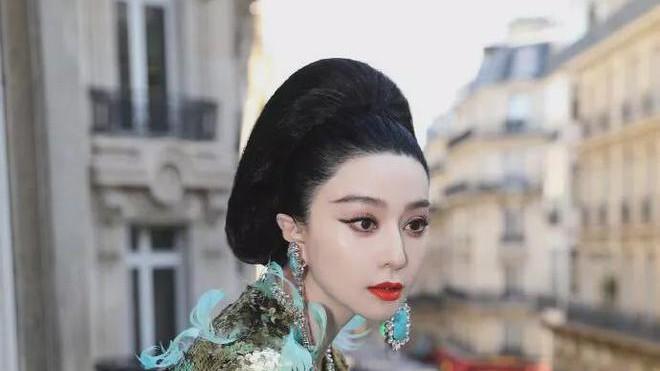 范冰冰|范冰冰高调复出，出现在巴黎时装周艳压群芳，与前经纪人的故事
