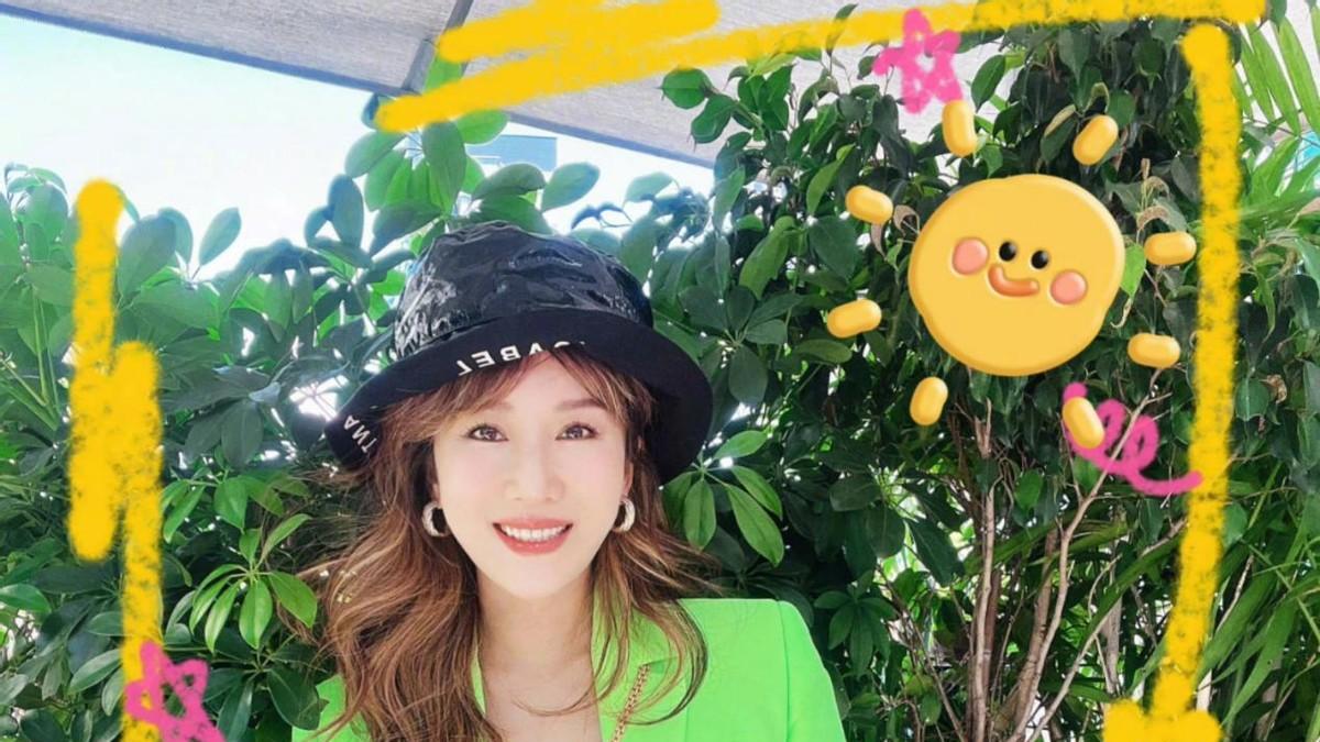 李念|李念怀三胎变憔悴，挺7月孕肚现身阔太聚会，戴10万手链大方露富