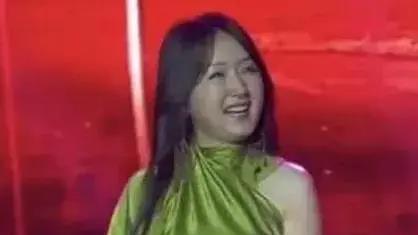 52岁杨钰莹身怀六甲，孕期依旧优雅迷人，期待新生命的到来！