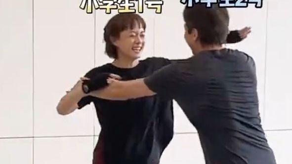 邓超夫妇打拳击！被孙俪追着打全程罚跳，两人互殴打闹像小学生