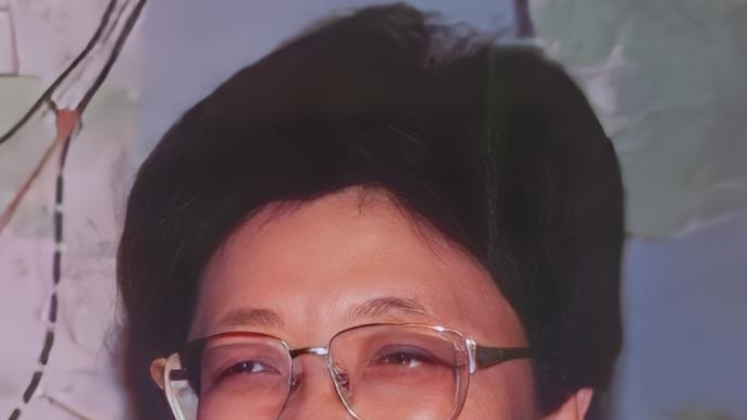 骂市委书记是短命鬼，潜逃国外13年后，女贪官自首哭诉：外面太苦
