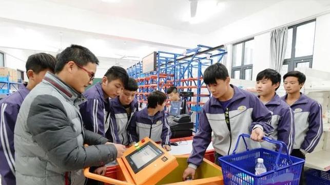 初中毕业生该选择上职高还是普高？三年后，差异将日益明显