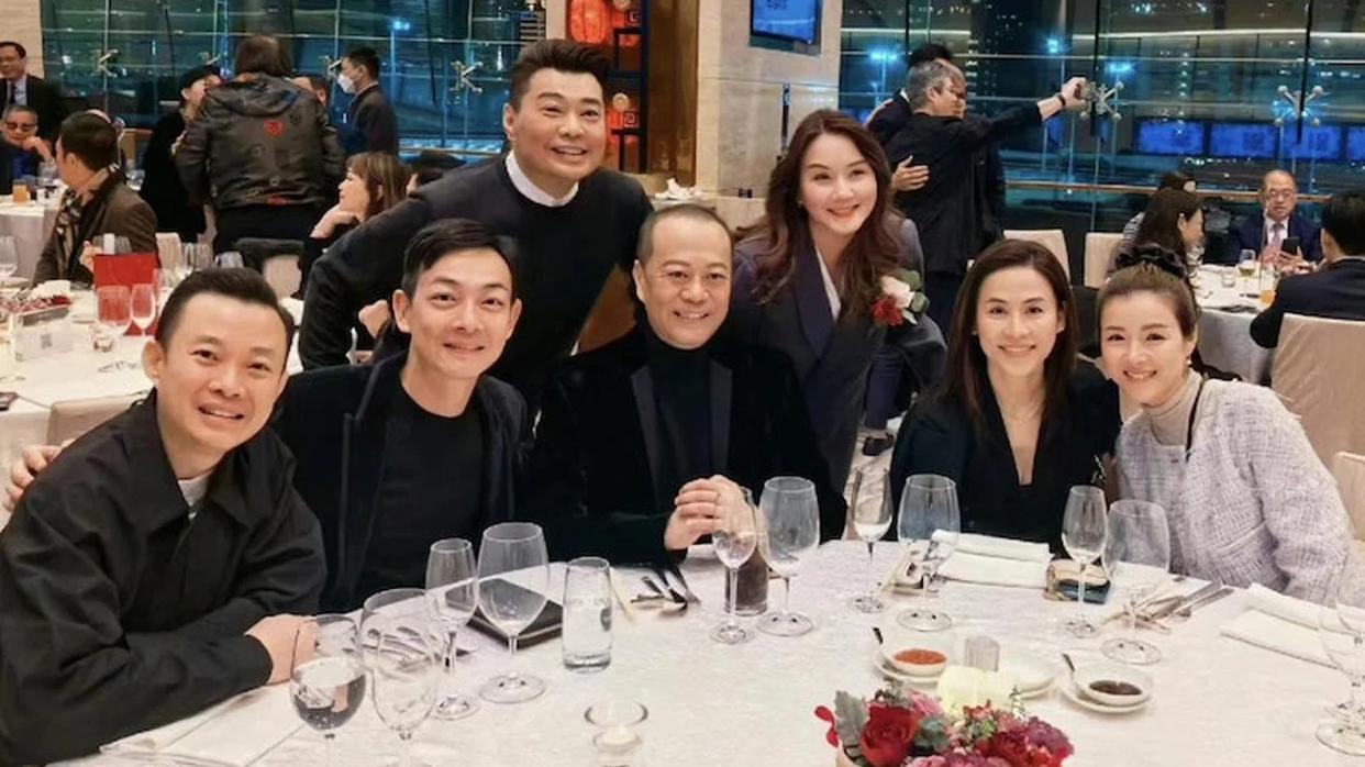 TVB视帝陈豪娇妻现身许绍雄爱女婚礼，打扮随意挨批去菜市场