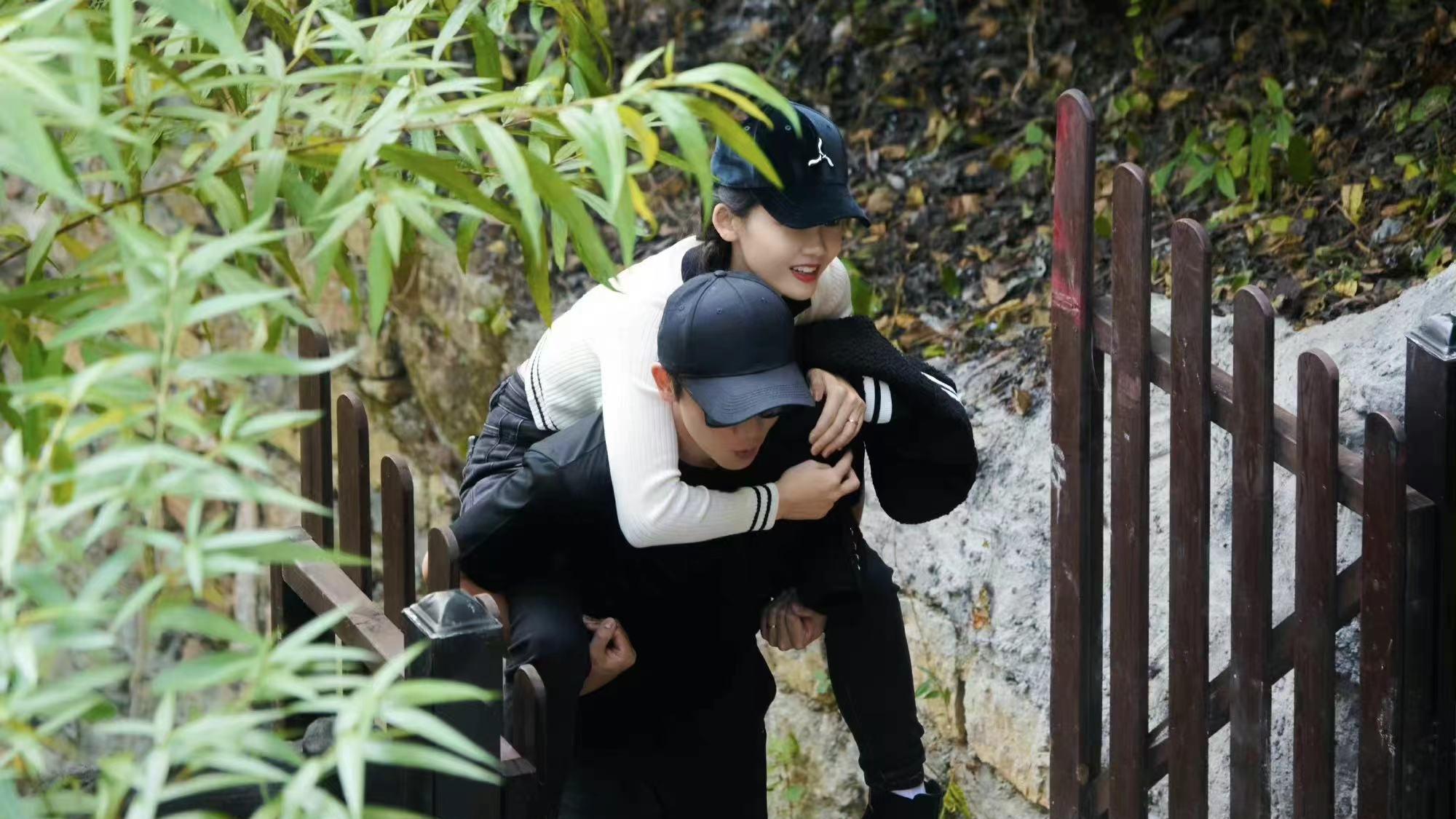 苗苗|《妻子的浪漫旅行》：苗苗太矫情，鲍蕾很做作，郑恺、陆毅的表现也不同