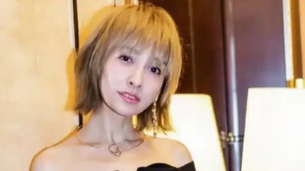 吴昕 40岁吴昕近照曝光，面色苍白脸颊凹陷状态差，被指似中年大妈