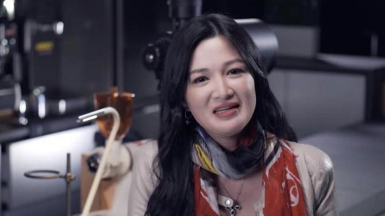 陈少霞|陈少霞罕见参加内地综艺，与《鹿鼎记》演员重聚，嫁富商后成阔太