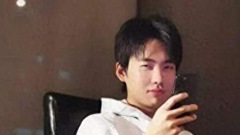 网红曝出郭麒麟聊天记录，网友嘲讽他“睡完即反”