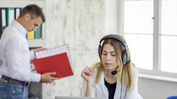 |职场中，跟同事发生冲突，还能当面吵，说明还有面子