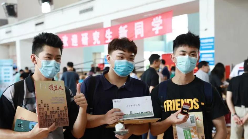 复旦硕士求职屡碰壁，近200份简历仅收获滴滴，文科生忍不住破防