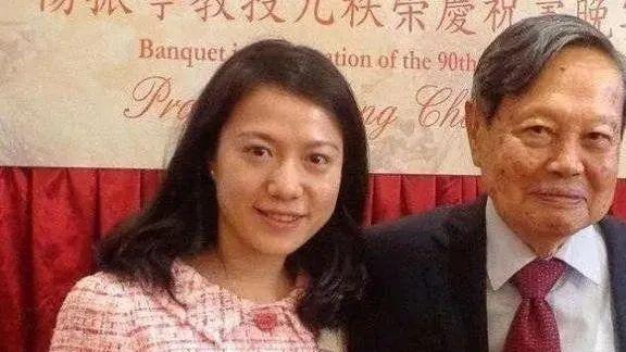 翁帆香港前夫曝光！一句话揭开女方真实面目，内涵杨振宁是接盘侠