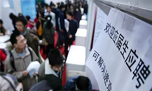 工人|打工人现状：年龄出现“红线”，到45岁连当菜贩都没资格？