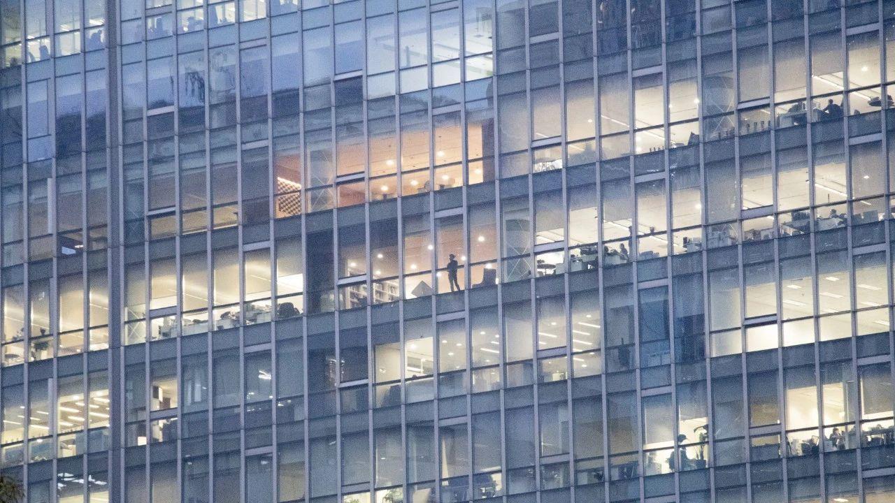 烟台|996狂欢的背后，是一地的破碎