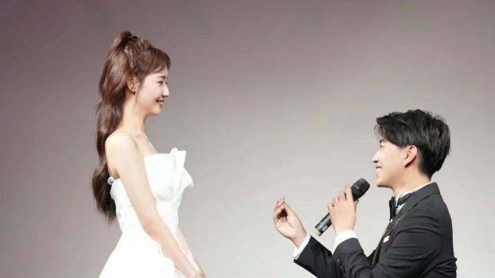 秦牛正威巴厘岛订婚现场曝光！男方富二代背景被扒，家做珠宝生意