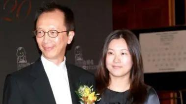 伏明霞|伏明霞被曝净身出户，大27岁豪门丈夫，梁锦松出面回应了。