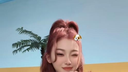 吴艳妮 吴艳妮晒酒红色新发型！网友却不淡定了：比我看到我老婆还烦！