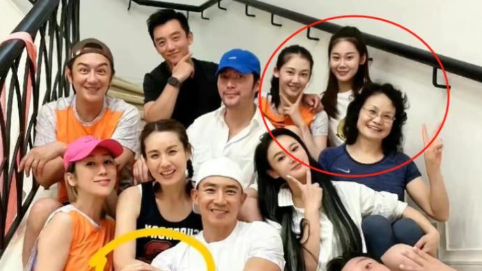 郑恺|苗苗被曝畸形婚姻观！娘家5口住婚房，妹妹无分寸，郑恺表现差劲