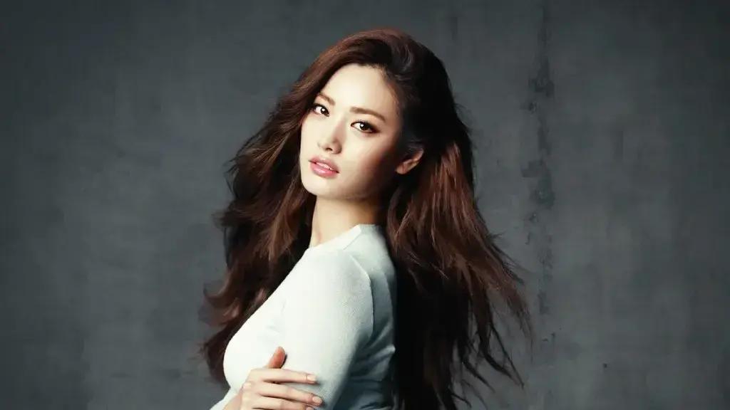 林珍娜|世界第一美人：林珍娜，堪称行走的乳胶娃娃！！