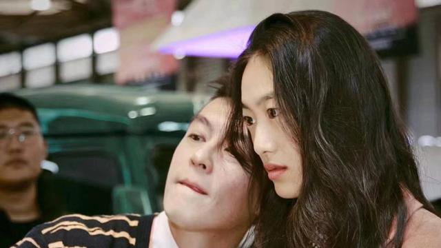 陈冠希重回颜值巅峰，像是帅气版的赵本山，他老婆像精简版的朱茵