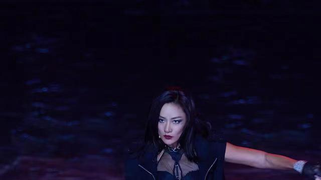 发际线|这一次，52岁“飒姐”瞿颖惊艳众人，只因她的3个青春秘诀