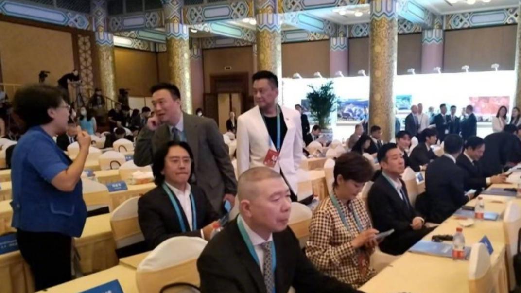 北京文化论坛明星扎堆，张颂文比朱一龙靠前，座位安排让人破防