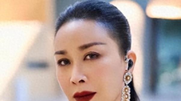 那英这次输的一败涂地！张艺谋这招太狠了，章子怡也趁机报复