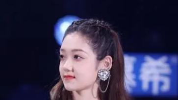 新生代四小天后诞生，但都有各自尴尬的地方，惹争议还需努力！