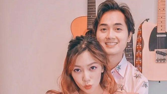 知名港星曝1岁半儿子不会爬，合影躲镜头眼神空洞，疑患自闭症