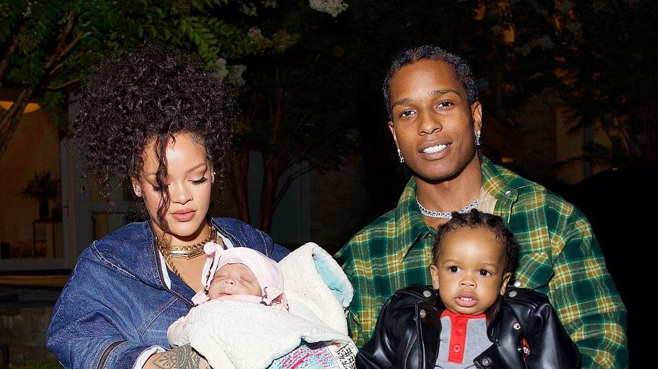 蕾哈娜二胎产后首次亮相！一家四口首次亮相，二胎小儿子正脸来了