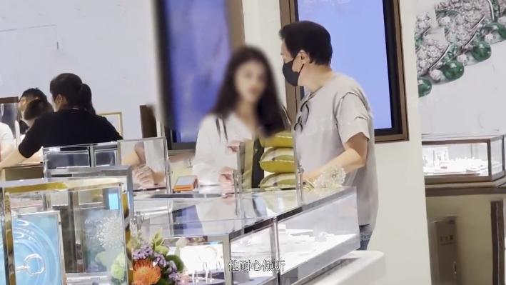 刘亦菲干爹分手风波升级！各种内幕被深扒，此前便可见端倪！