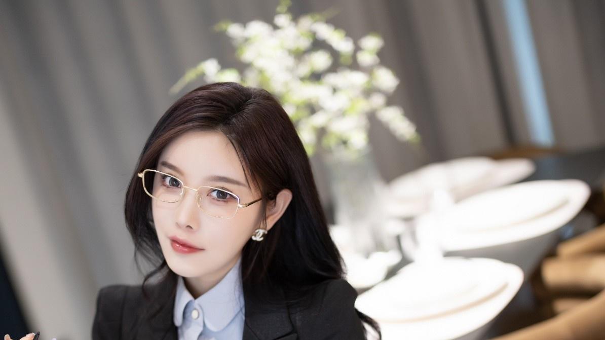 |职场上的黑色套装裙，通勤、出差还是商务会议，都能保持自信干练