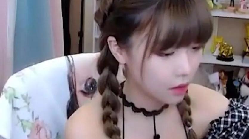 抽烟喝酒纹身，说谎骂人整烂活儿，周淑怡的塌房史