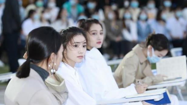 Angelababy|演技始终不过关的明星，眼神呆滞还抠图，观众缘难以拯救