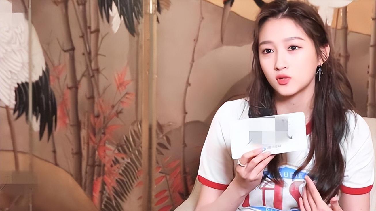 拍一部扑一部，她把所有运气都用来跟顶流谈恋爱了？