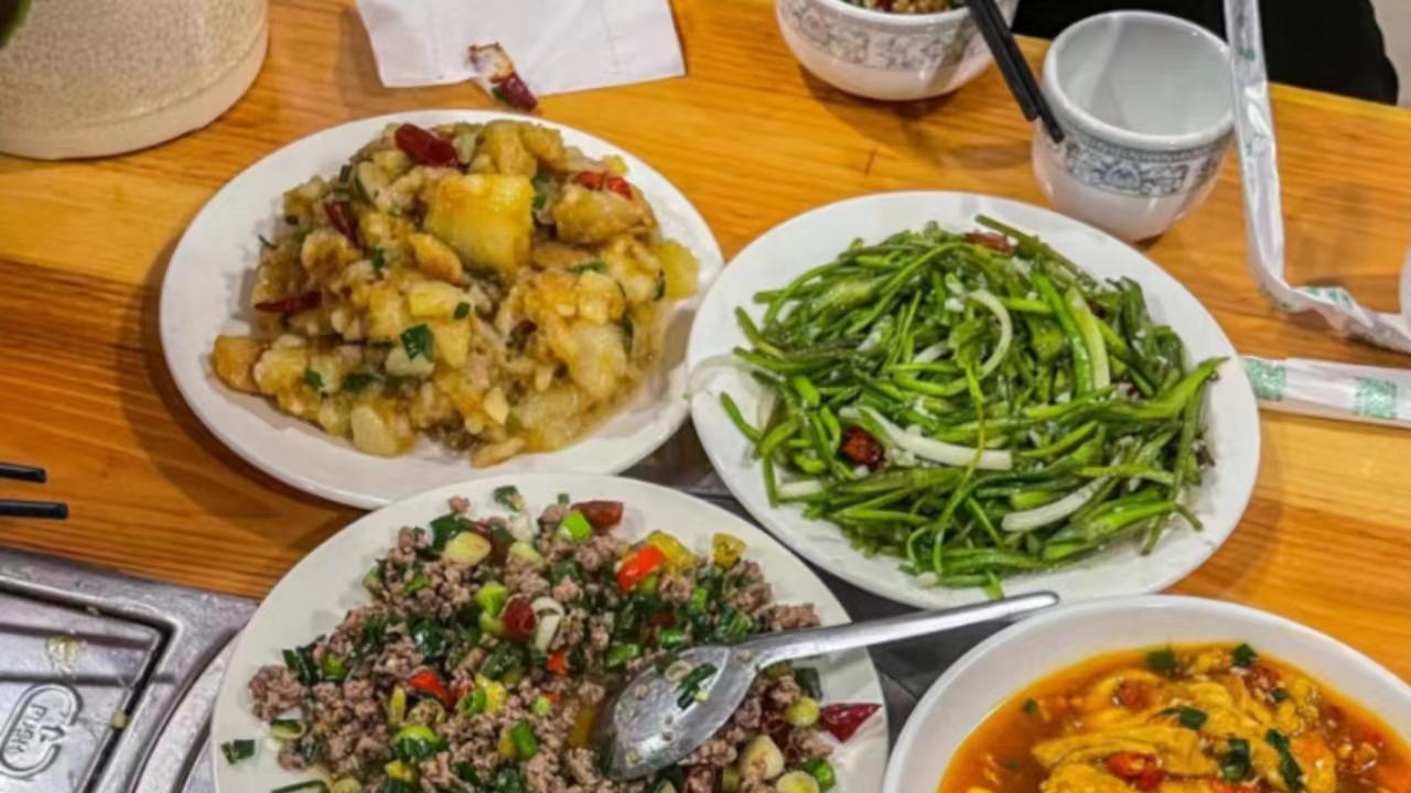 上海市|上海小伙去丽江旅游，在景区点了5道菜，结账时确认3遍仍不敢相信