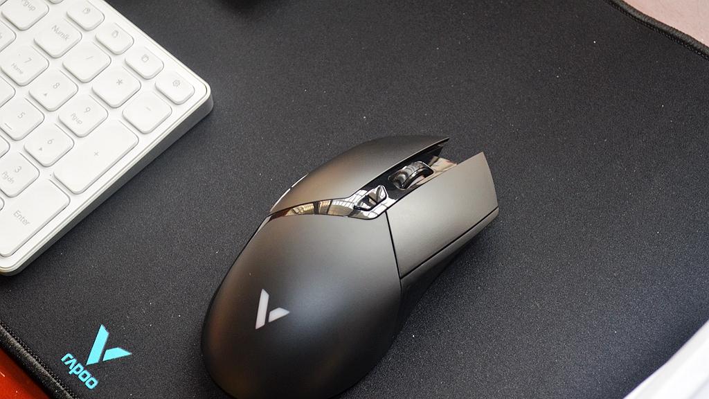 一加科技|握持感极佳，支持有线无线两种连接，雷柏V30W游戏鼠标体验