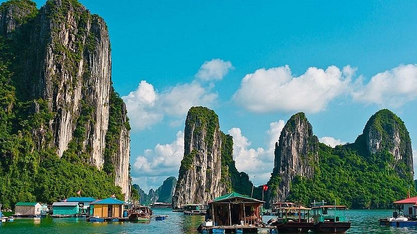 越南下龙湾|青山绿水：越南下龙湾的奇妙地貌