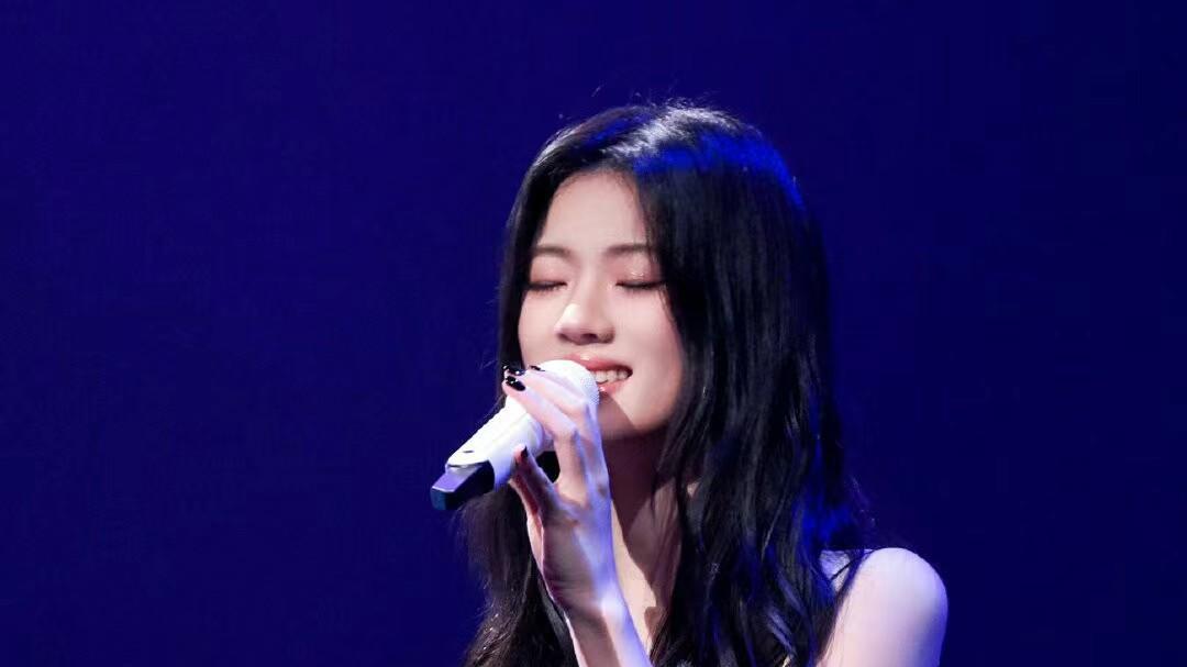 让我随风|《三体》热播，单依纯献唱插曲《让我随风》，余音袅袅，婉转动听