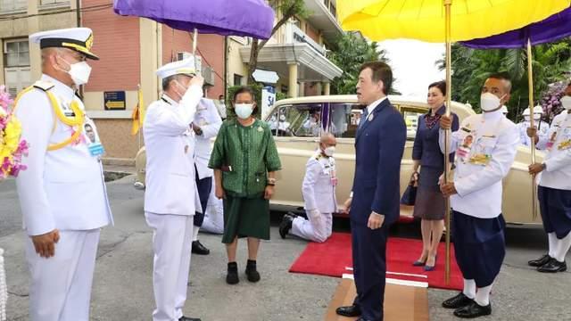 苏提达王后越来越胖，坐下有3层游泳圈，跟刚入宫时判若两人