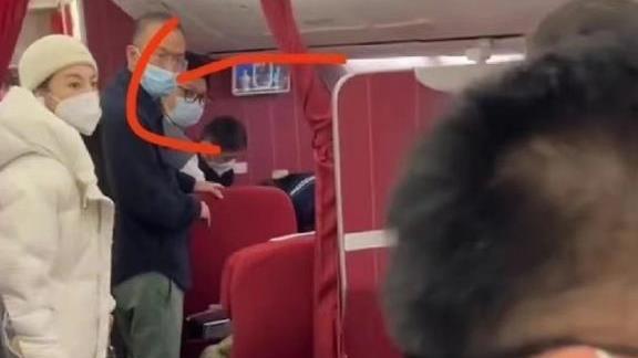 张雨绮|男子高喊飞机要出事，张雨绮头等舱内围观全程，一脸懵现场照曝光