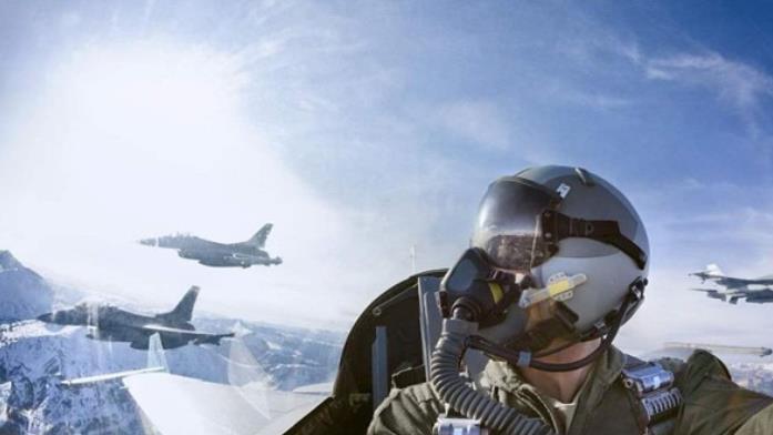 400名飞行员集体跳槽中国，誓要为中国“效力”扬言打死都不回国