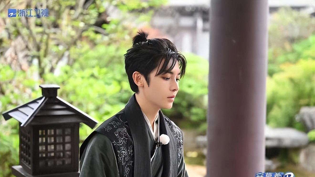 夜宴|《奔跑吧》全员穿越，阵营不详身份成谜，赶赴一场危机四伏的夜宴