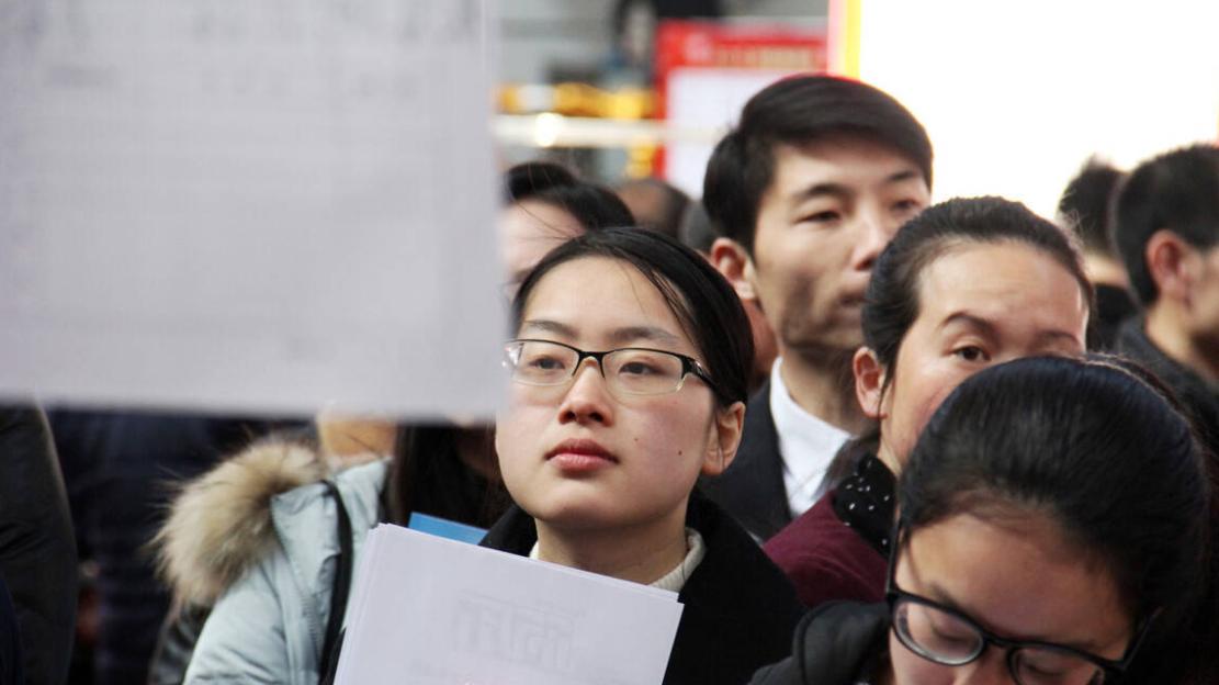 大学生|38岁985硕士，曾月入两万如今辛苦送外卖，是什么让他如此狼狈？